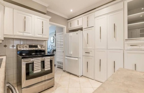 Alcona Cottage | Lake View Haven Cottage w/Hot Tub and just Steps to Innisfil Beach!