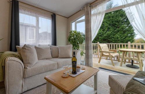 Cheriton Bishop Ski Chalet | Lake View Holiday Home - Fishing Lakes, Heated Outdoor Swimming Pool 500yrds on Sister Park