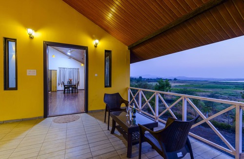 Nashik Villa | Lake View Holiday Villa Near Sula Vine Yard With 3 BdRms