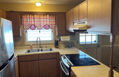 Bronston House | Lake View Home, Fire Pit, Grill, Fireplace, 5 minutes to boat ramp