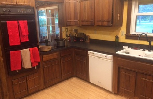 Jamestown House | Lake view home in quiet neighborhood near Xenia and Cedarville