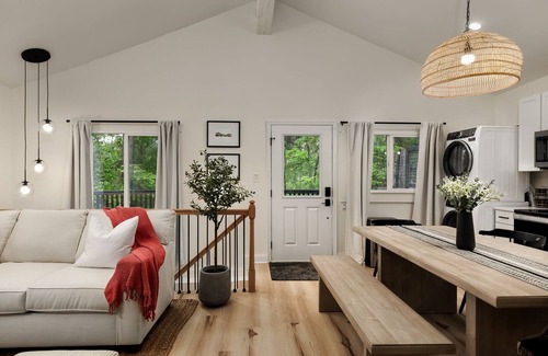 Luray Cabin | Lake-view! Hot Tub! Fire Pit. Grill. Game Room. King bed.