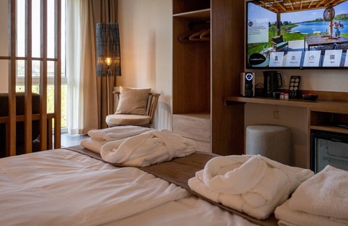 Thorn Hotel | Lake View Hotel Room 2p