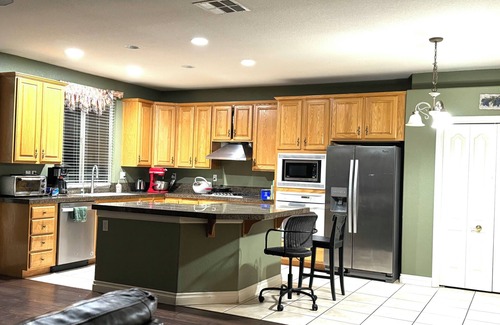 Elk Grove House | Lake view house 3300 sqf 15 beds