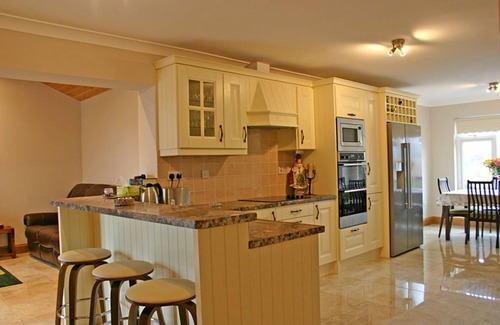 Recess House | Lake View House. The perfect base for touring the West of Ireland and Connemara.