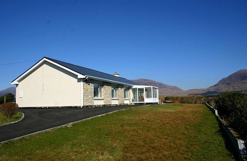 Recess House | Lake View House. The perfect base for touring the West of Ireland and Connemara.