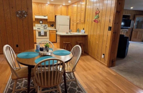 Byrdstown House | Lake View House