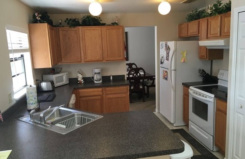 Morgan Point House | Lake View/Large Private Pool/Free Wifi/Cable TV/AC/Low Rates/Beautiful Home