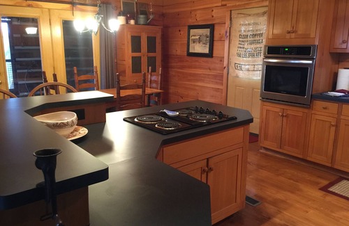 Lancaster House | Lake View Lodge - Beautiful Year Round View of Center Hill Lake and Marina