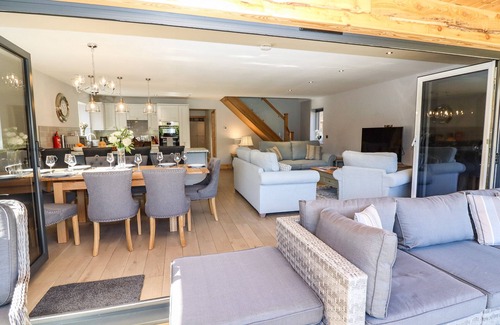 Thorpe On The Hill Cottage | LAKE VIEW LODGE, family friendly, with hot tub in Thorpe-On-The-Hill
