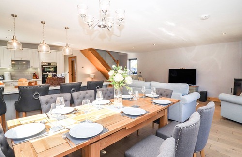 Thorpe On The Hill Cottage | LAKE VIEW LODGE, family friendly, with hot tub in Thorpe-On-The-Hill