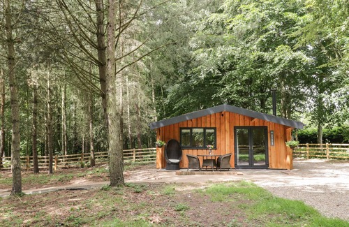 Potter Brompton Cottage | LAKE VIEW LODGE, pet friendly, luxury holiday cottage in East Ayton