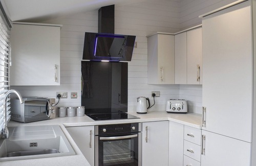 Crewe Cottage | Lake View Lodge - UK39031