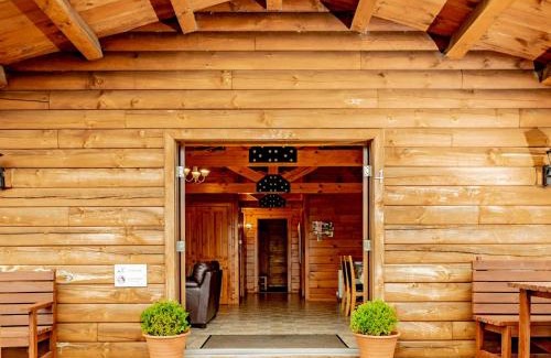 Wrangle House | Lake View Lodges - 25073