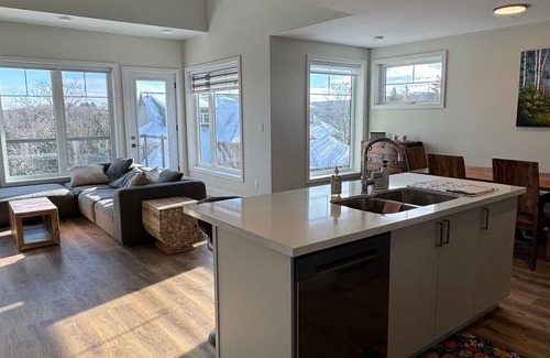 Huntsville Condo | Lake view lux condo beside Deerhurst/ski/golf/lake