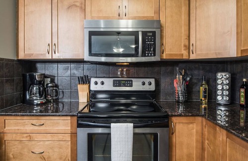 East Kootenay Condo | Lake View | Modern | Cozy | Pool | Hot Tub