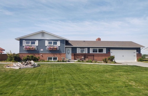 Moses Lake House | Lake View - Nature's Oasis! King Bed/Sleeps 10