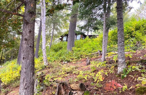 Lac-Saint-Paul Cottage | Lake View Paradise with 3 Bedrooms, Getaway!