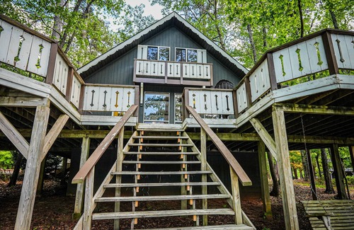 Pine Mountain Ski Chalet | Lake View Paradise less than 1 mile from Callaway Gardens!