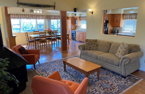 Copperopolis House | Lake View Peace, Serenity, and Memories