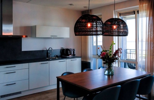 Thorn Apartment | Lake View Penthouse 2p
