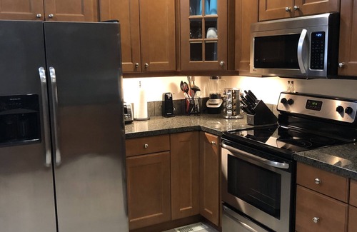 Okanagan-Similkameen House | Lake View, Pet Friendly Vacation Townhouse with Updated Appliances & 2 King Beds