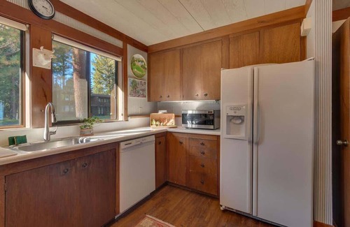 Tahoe Sierra Estates House | Lake View|Pool|Pier|Bouys|Pickleball|Walk to town