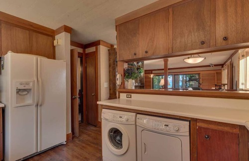 Tahoe Sierra Estates House | Lake View|Pool|Pier|Bouys|Pickleball|Walk to town