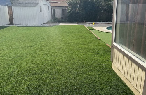 Lake Elsinore House | Lake view, pool, putting green