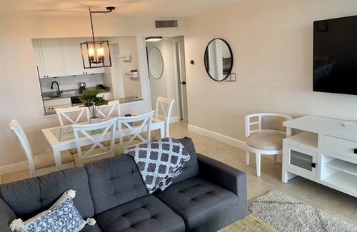 Palm Beach - West Palm Beach Condo | Lake view, pool, gym, 10 mins from West Palm!