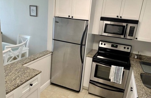 Palm Beach - West Palm Beach Condo | Lake view, pool, gym, 10 mins from West Palm!