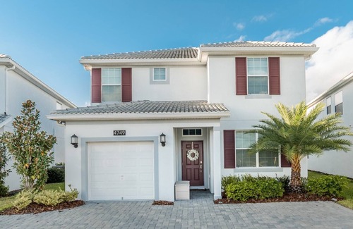 Bay Lake House | Lake View/Private pool and Spa/3 miles to Disney/Inc Resort Amenities/Wifi
