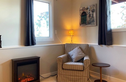 Central Okanagan Apartment | Lake View Private STUDIO Suite - 2 mins drive to Beach Ave/Downtown