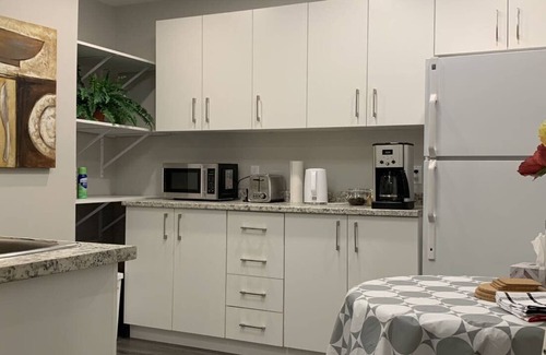 Central Okanagan Apartment | Lake View Private STUDIO Suite - 2 mins drive to Beach Ave/Downtown