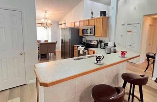 Crescent Lakes House | 🏡 Lake View Retreat | South-Facing Pool, Spa & Game Room – Quiet Community