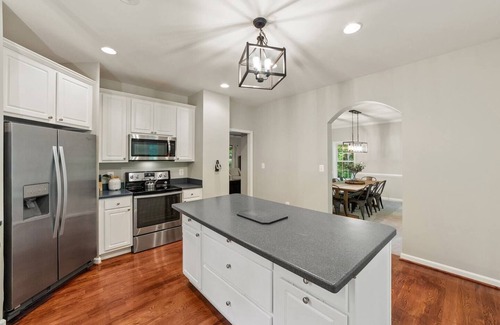 Kabletown Cottage | Lake View Retreat - Cottage Near a Peaceful Lake!