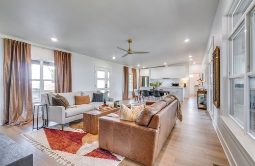Eagle Rock House | Lake-View Retreat w/Grill in Eagle Rock!