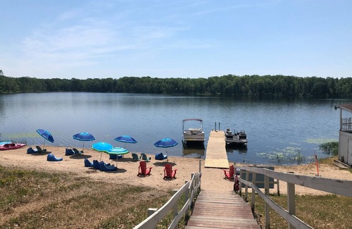 Lupton Cabin | Lake View Rooms