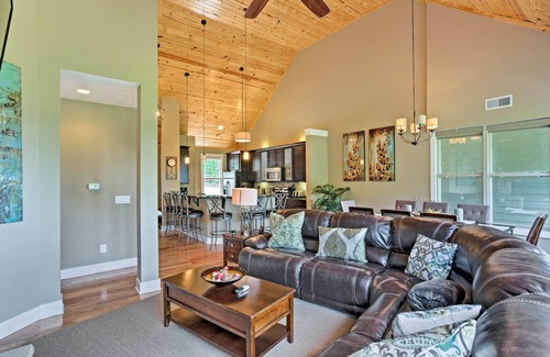 Silver Point Condo | Lake-View Silver Point Condo by Hurricane Marina!