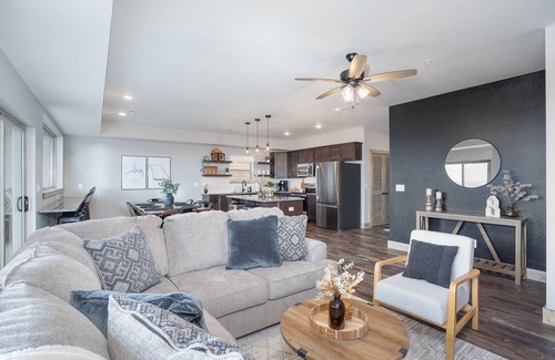 Branson Theater District Cabin | LAKE VIEW - Table Rock Lake - PRIVATE Hot Tub - Indoor Pool - Family Friendly