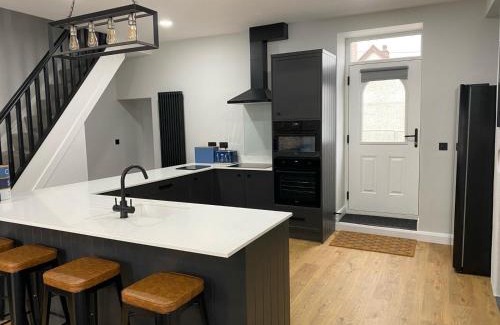 Gallt Y Foel House | Lake view townhouse