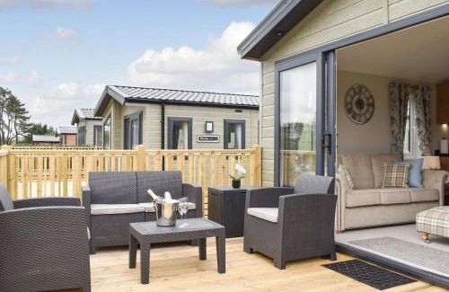 Fence House | Lake View - Uk36811