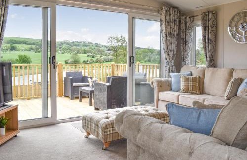 Fence House | Lake View - Uk36811