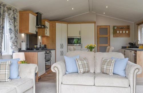 Fence House | Lake View - Uk36811