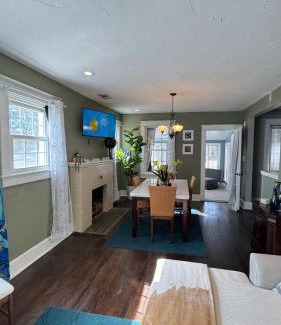 Hampton Apartment | Lake view