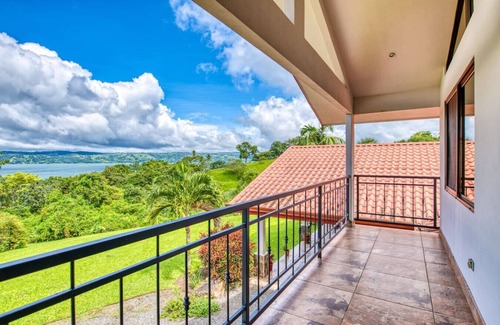 Tronadora Apartment | Lake views, 2nd Fl Apt. Communal Pool & Clubhouse!