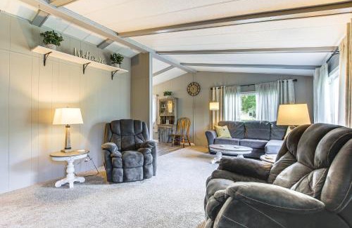 Krakow House | Lake Views and Fireside Bliss Cecil Cottage with Yard