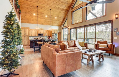 Drasco House | Lake Views and Golf Access at Secluded Drasco Lodge