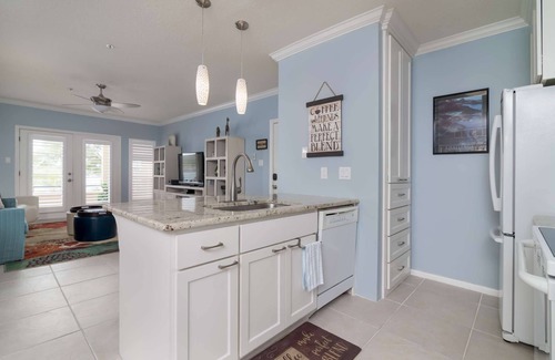 Highland Lake Estates Condo | Lake Views and Resort Amenities with Indoor Pool, Hot Tub, Sauna, Fitness Center, Tennis Court