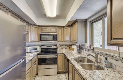 Lake Havasu City Condo | Lake Views & Boat Parking: Condo in Heart of LHC
